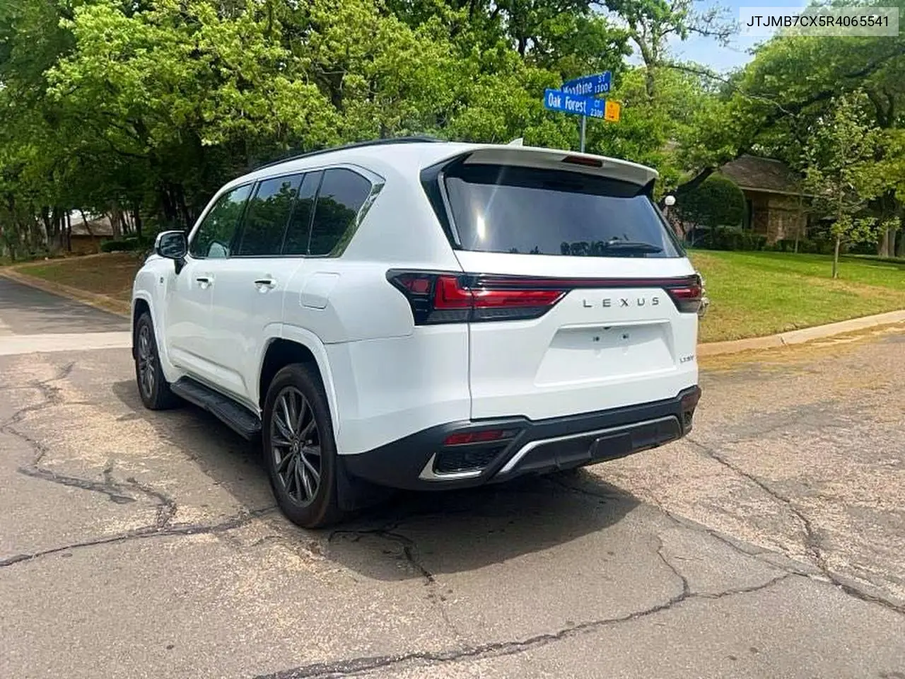 2024 Lexus Lx 600 F Sport Handling VIN: JTJMB7CX5R4065541 Lot: 54903266