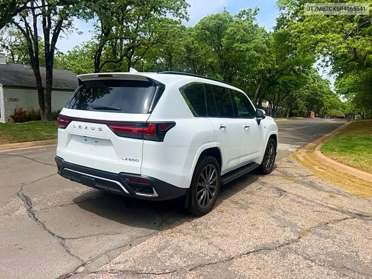 2024 Lexus Lx 600 F Sport Handling VIN: JTJMB7CX5R4065541 Lot: 54903266