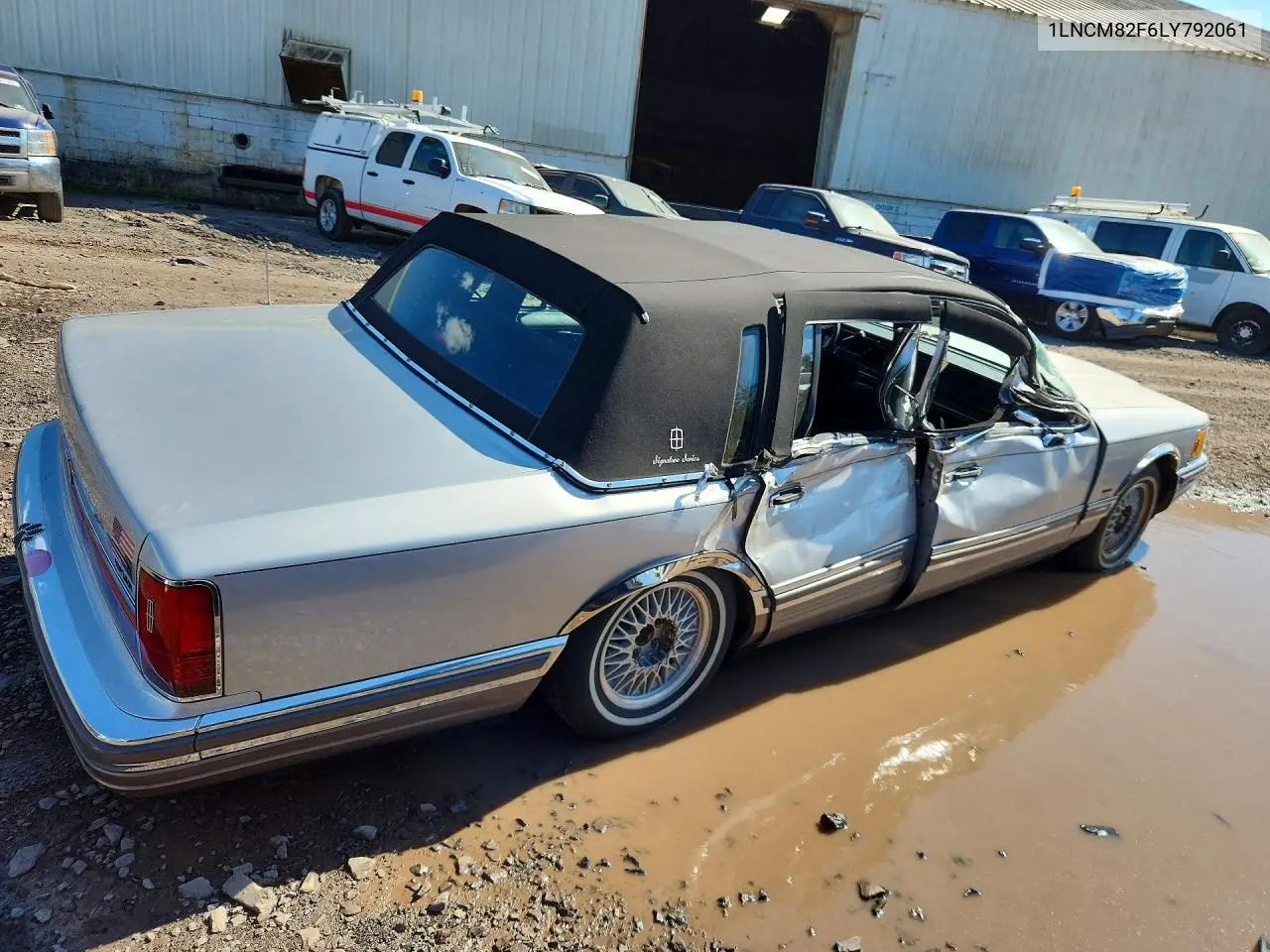 1990 Lincoln Town Car Signature VIN: 1LNCM82F6LY792061 Lot: 55207716