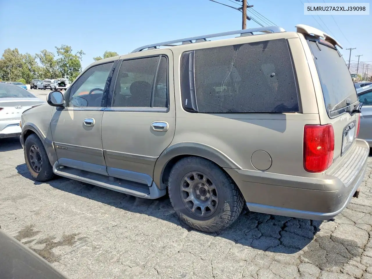 1999 Lincoln Navigator VIN: 5LMRU27A2XLJ39098 Lot: 59571576