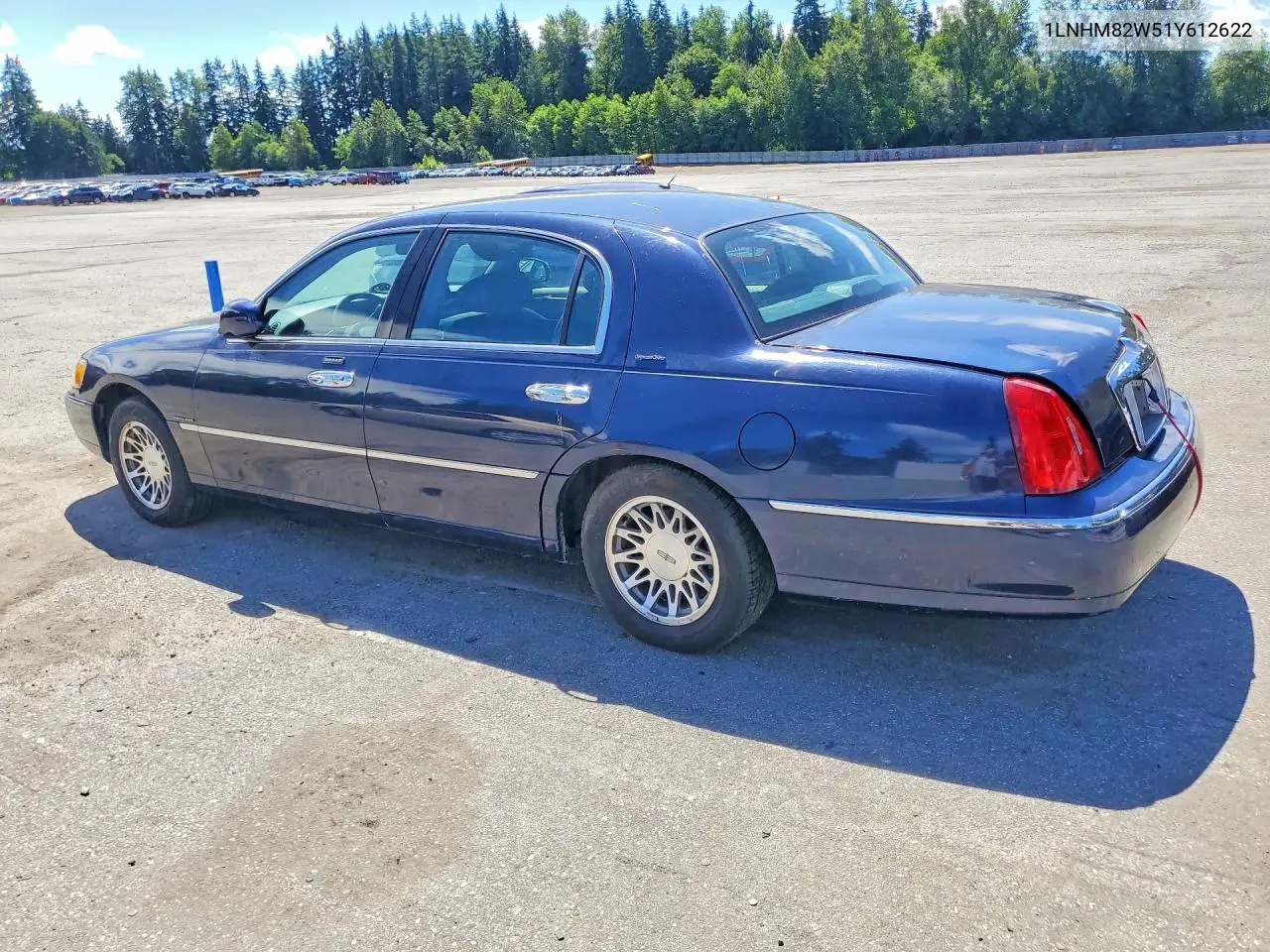 2001 Lincoln Town Car Signature VIN: 1LNHM82W51Y612622 Lot: 57325726