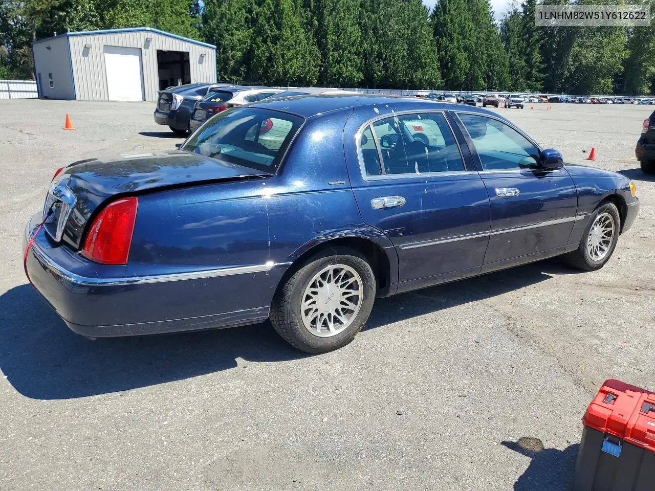 2001 Lincoln Town Car Signature VIN: 1LNHM82W51Y612622 Lot: 57325726