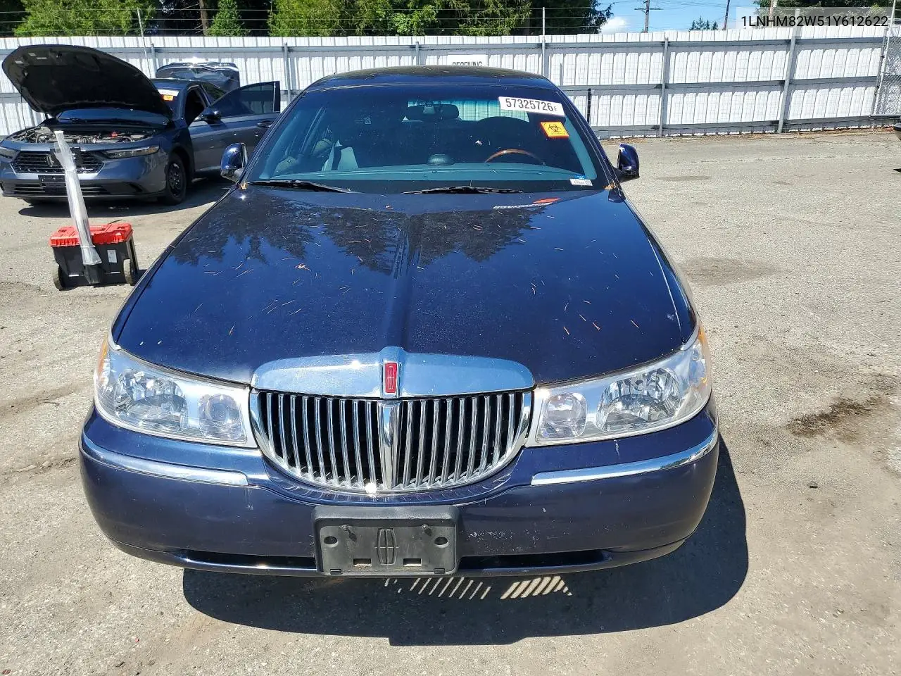 2001 Lincoln Town Car Signature VIN: 1LNHM82W51Y612622 Lot: 57325726
