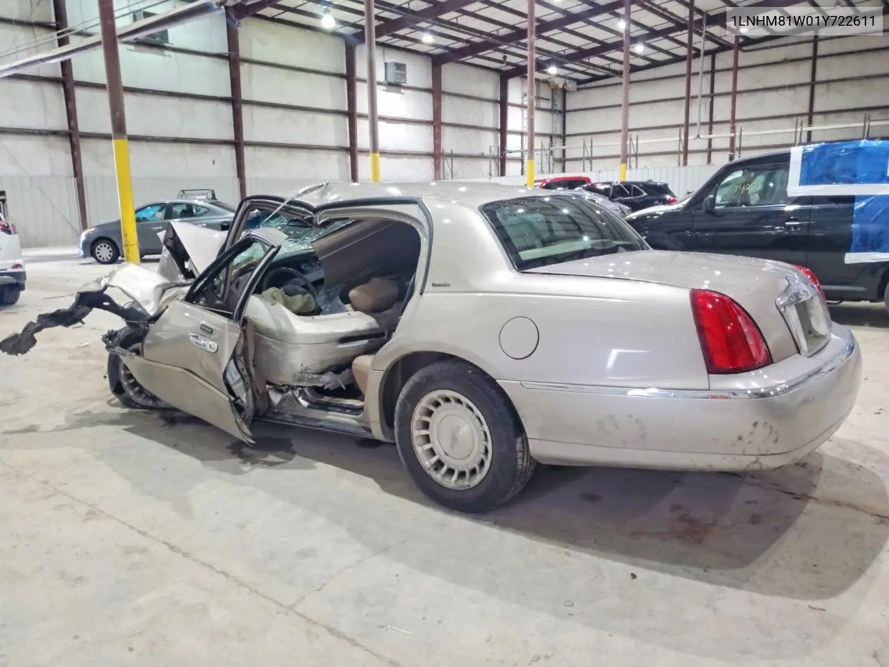 2001 Lincoln Town Car Executive VIN: 1LNHM81W01Y722611 Lot: 57522676