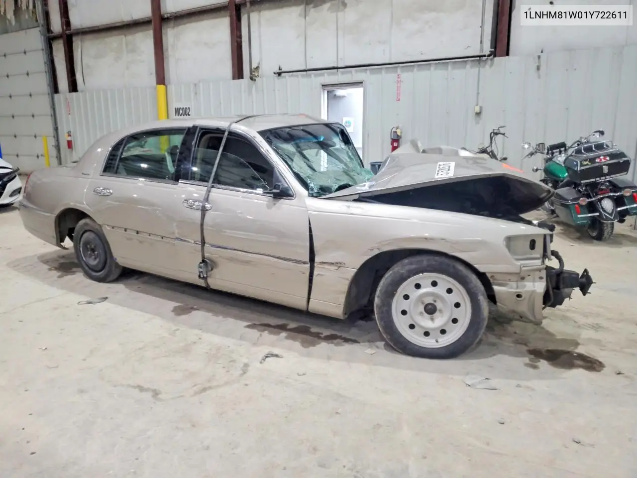 2001 Lincoln Town Car Executive VIN: 1LNHM81W01Y722611 Lot: 57522676