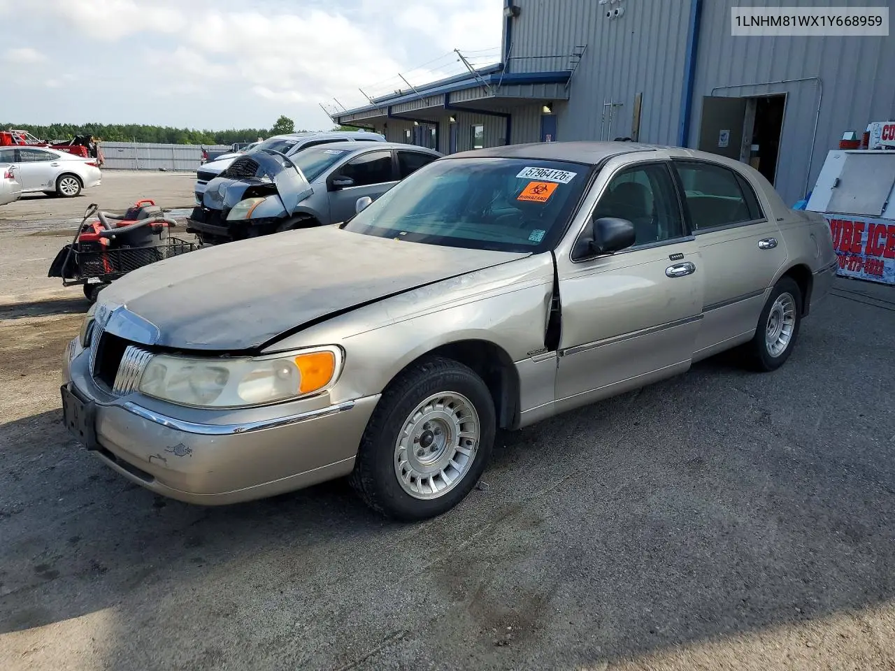 2001 Lincoln Town Car Executive VIN: 1LNHM81WX1Y668959 Lot: 57964126