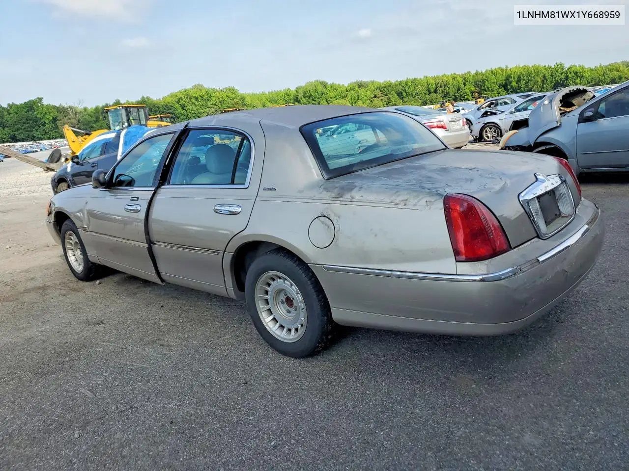 2001 Lincoln Town Car Executive VIN: 1LNHM81WX1Y668959 Lot: 57964126