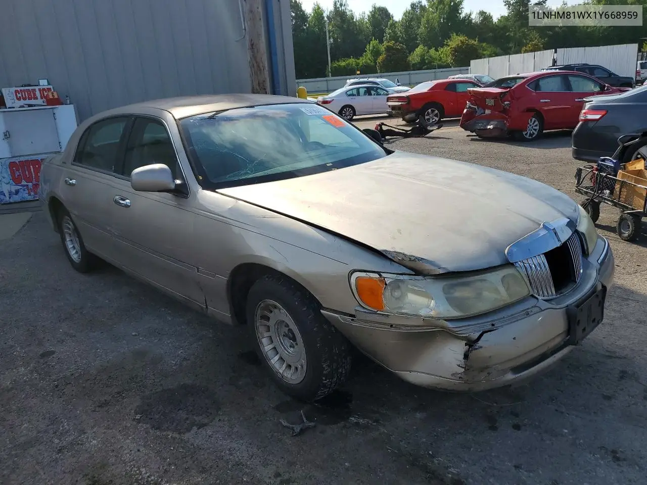 2001 Lincoln Town Car Executive VIN: 1LNHM81WX1Y668959 Lot: 57964126