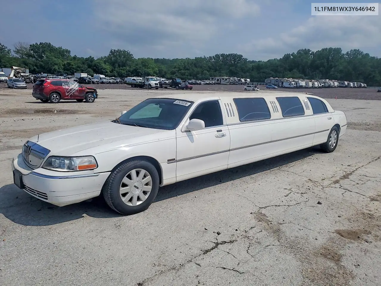2003 Lincoln Town Car Executive VIN: 1L1FM81WX3Y646942 Lot: 53920336