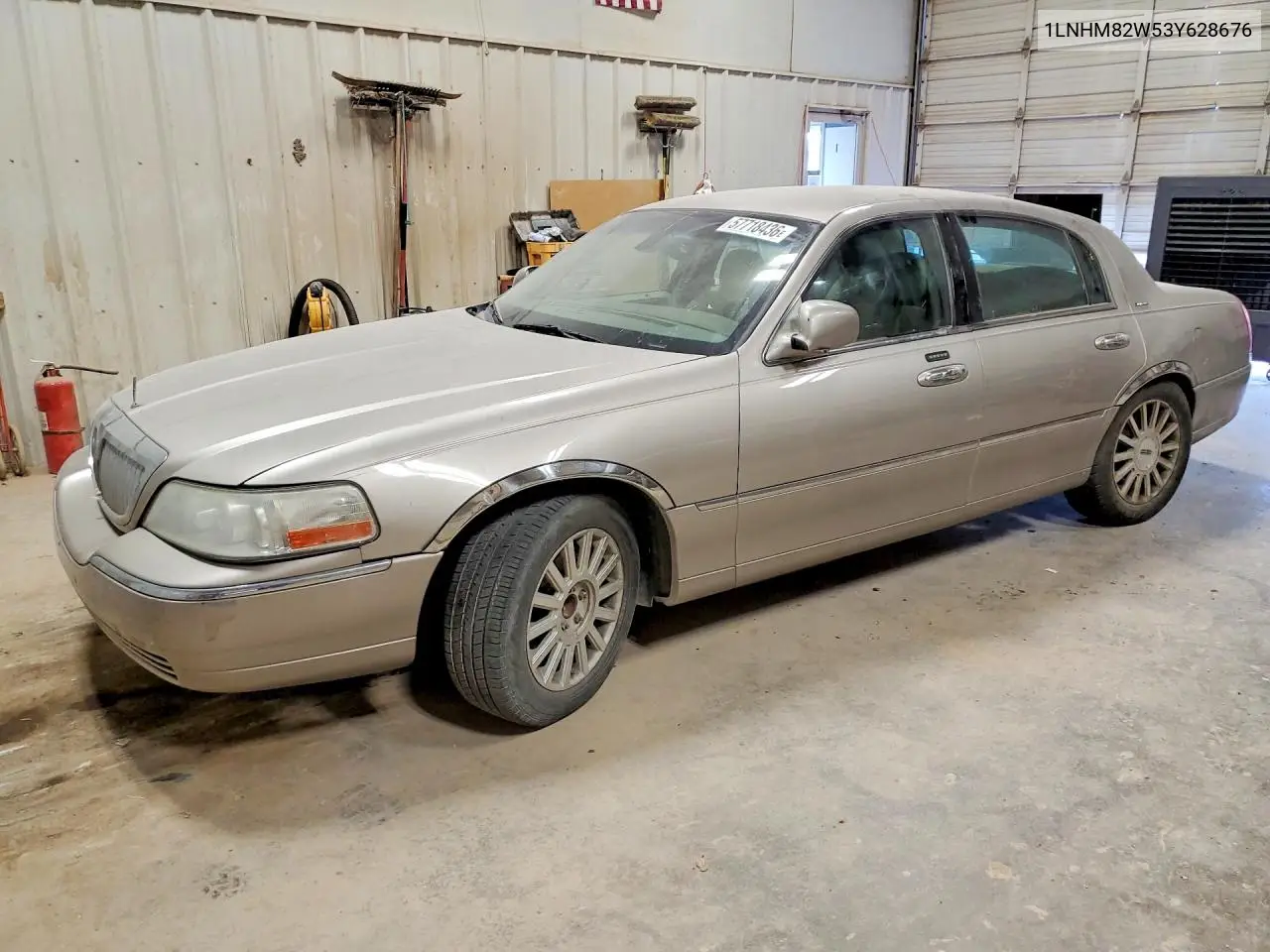 2003 Lincoln Town Car Signature VIN: 1LNHM82W53Y628676 Lot: 57718436