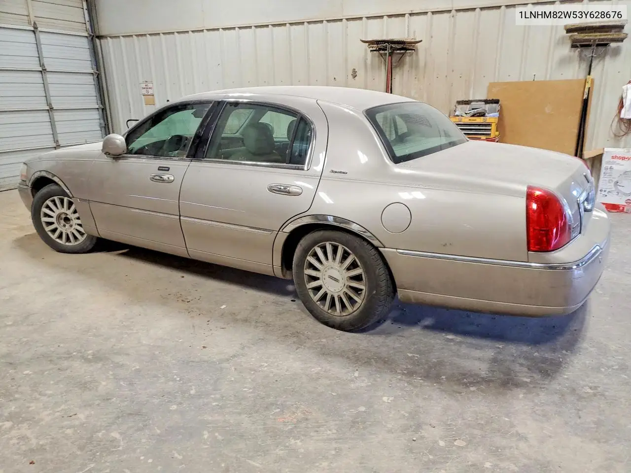 2003 Lincoln Town Car Signature VIN: 1LNHM82W53Y628676 Lot: 57718436