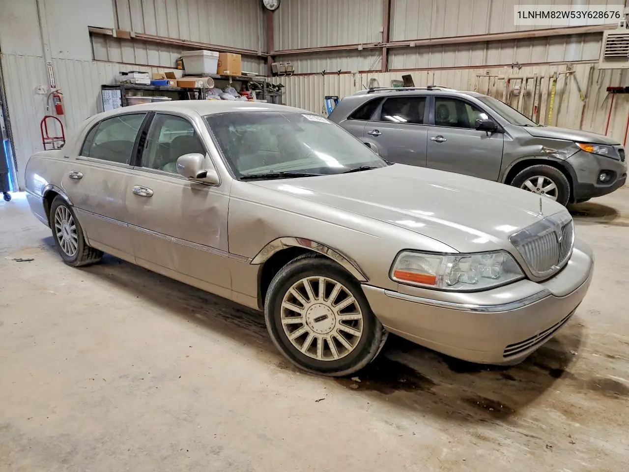 2003 Lincoln Town Car Signature VIN: 1LNHM82W53Y628676 Lot: 57718436