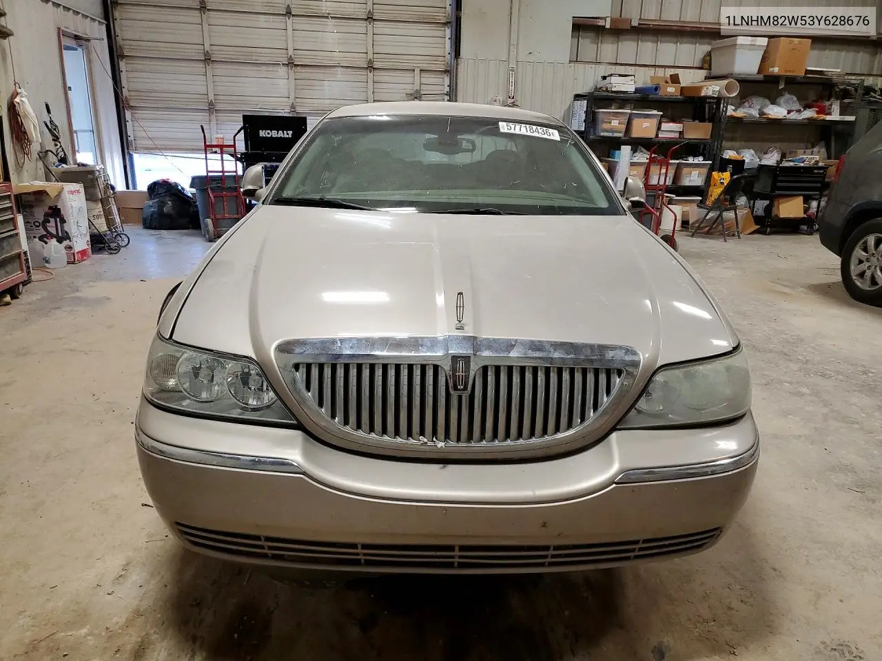 2003 Lincoln Town Car Signature VIN: 1LNHM82W53Y628676 Lot: 57718436