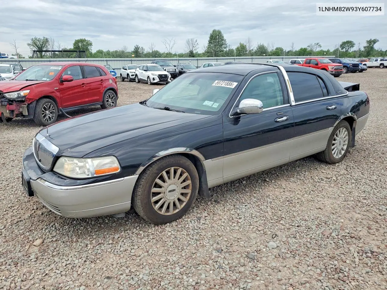2003 Lincoln Town Car Signature VIN: 1LNHM82W93Y607734 Lot: 59721886