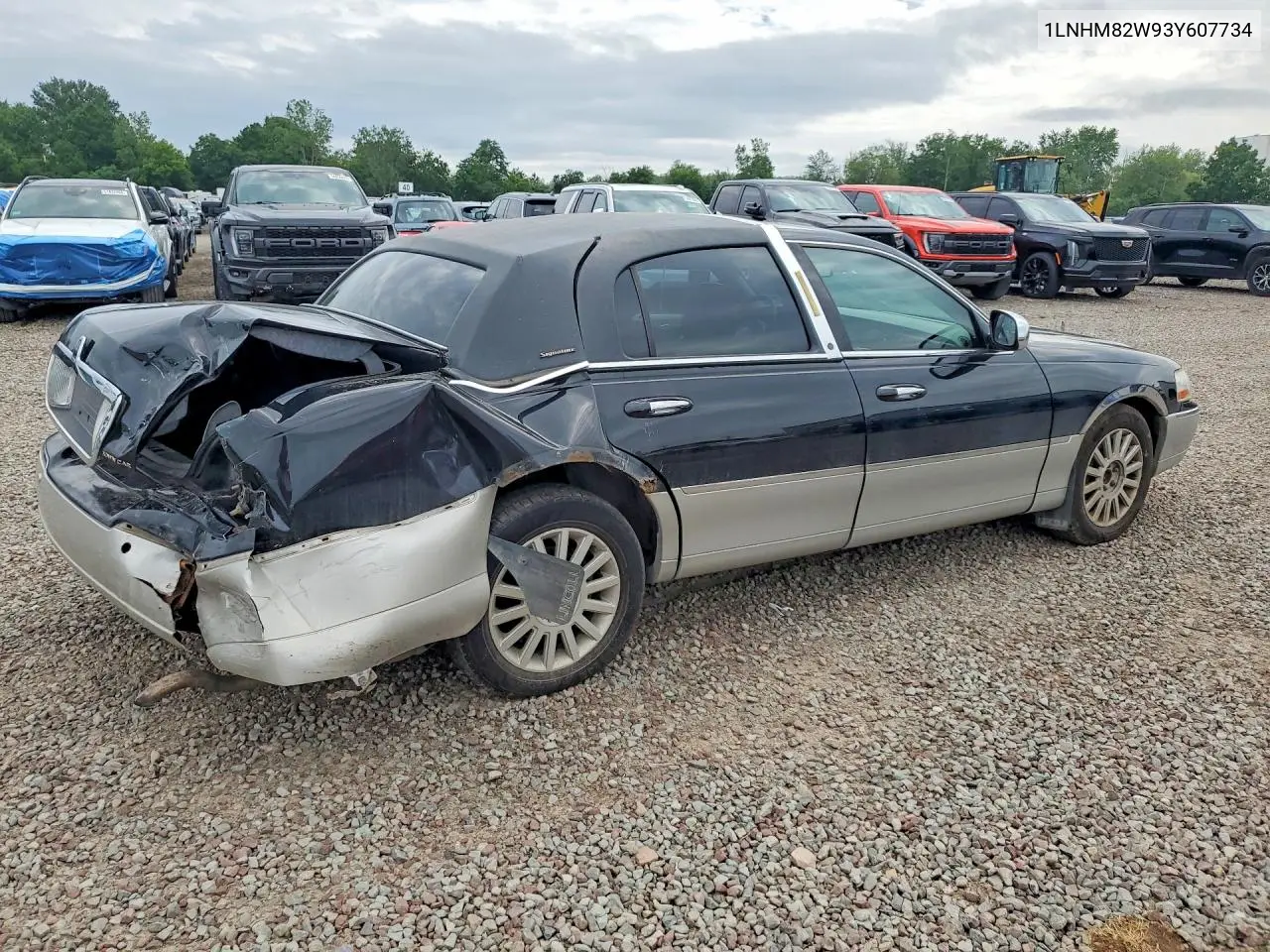 2003 Lincoln Town Car Signature VIN: 1LNHM82W93Y607734 Lot: 59721886