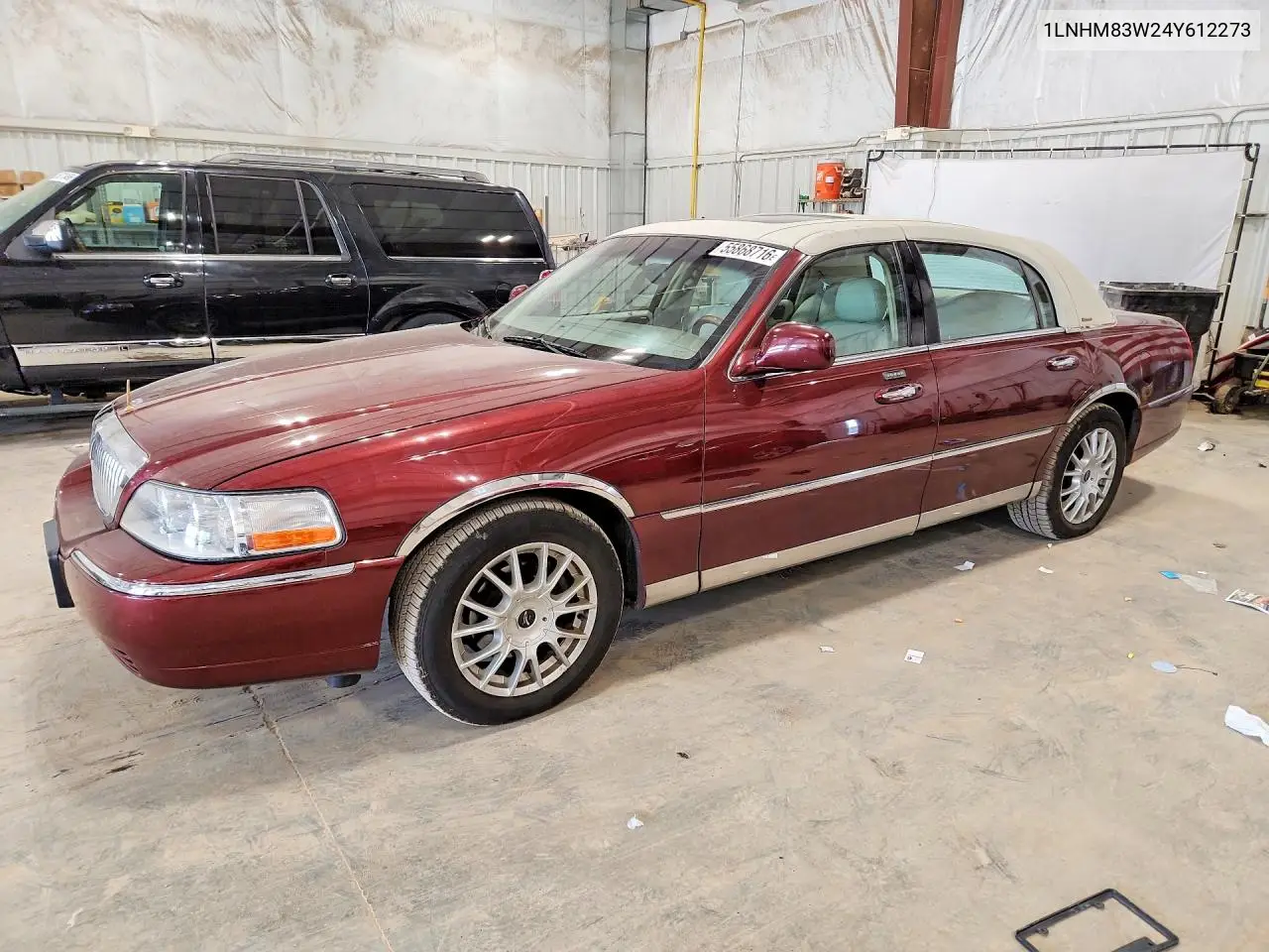 2004 Lincoln Town Car Ultimate VIN: 1LNHM83W24Y612273 Lot: 55868716