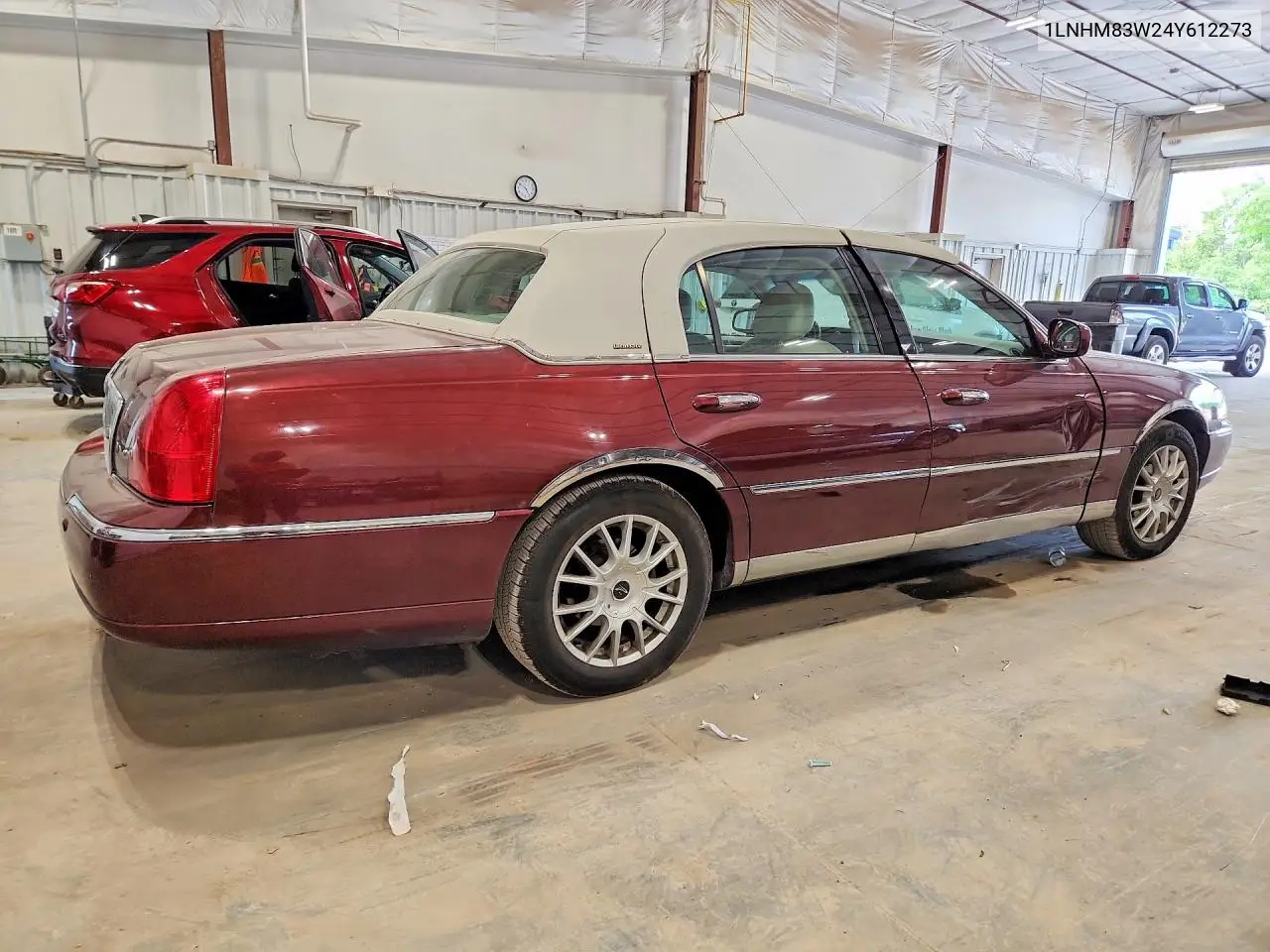 2004 Lincoln Town Car Ultimate VIN: 1LNHM83W24Y612273 Lot: 55868716