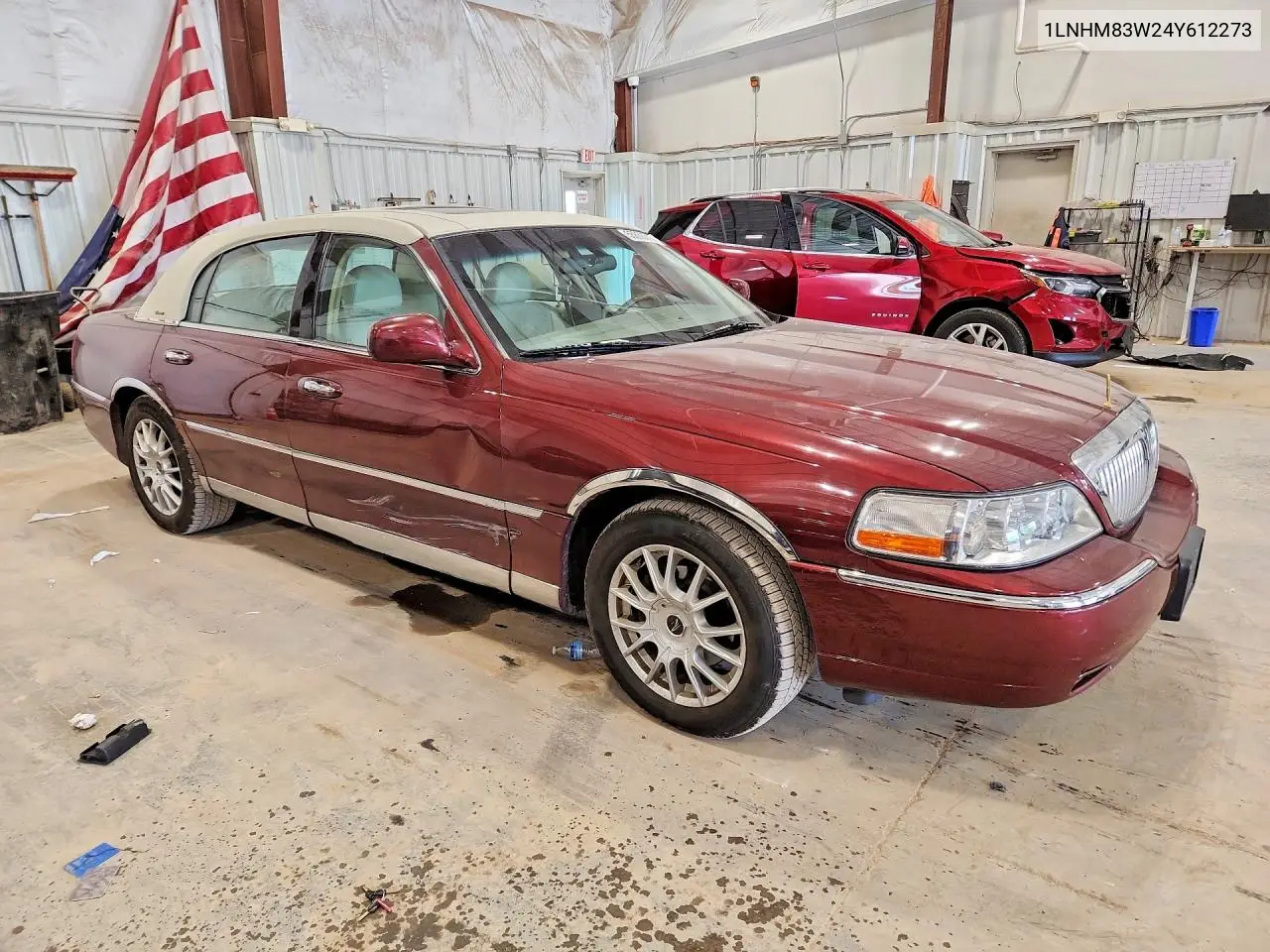 2004 Lincoln Town Car Ultimate VIN: 1LNHM83W24Y612273 Lot: 55868716