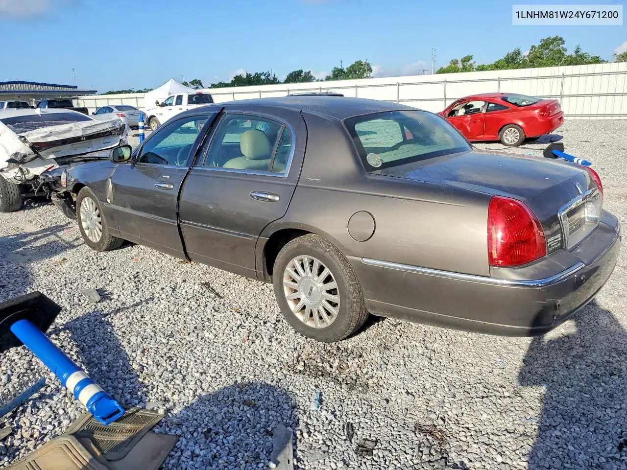 2004 Lincoln Town Car Signature VIN: 1LNHM81W24Y671200 Lot: 56046126