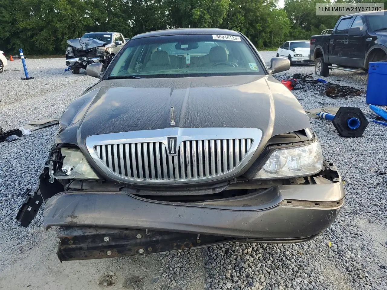 2004 Lincoln Town Car Signature VIN: 1LNHM81W24Y671200 Lot: 56046126