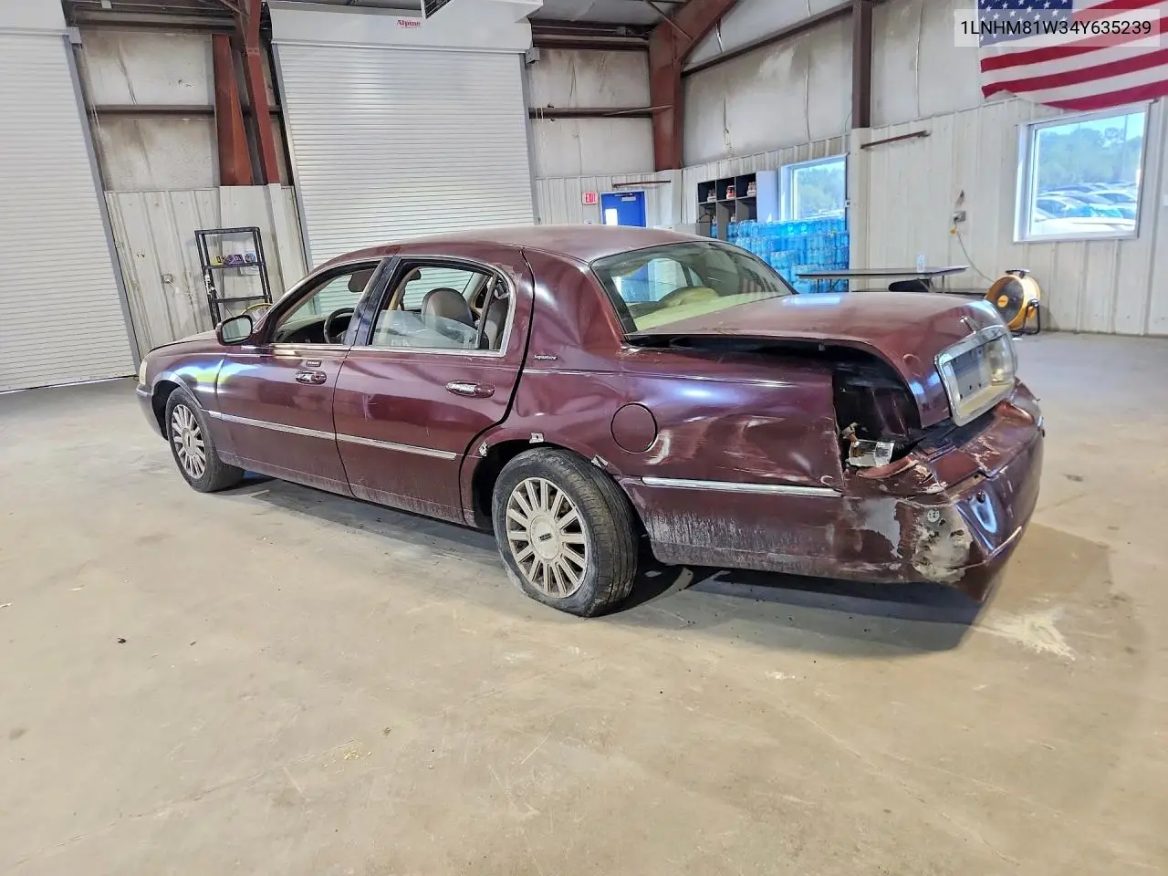 2004 Lincoln Town Car Executive VIN: 1LNHM81W34Y635239 Lot: 56137626