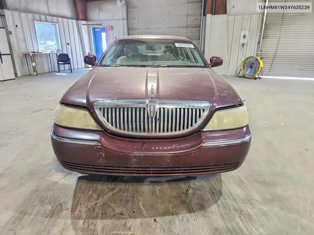 2004 Lincoln Town Car Executive VIN: 1LNHM81W34Y635239 Lot: 56137626
