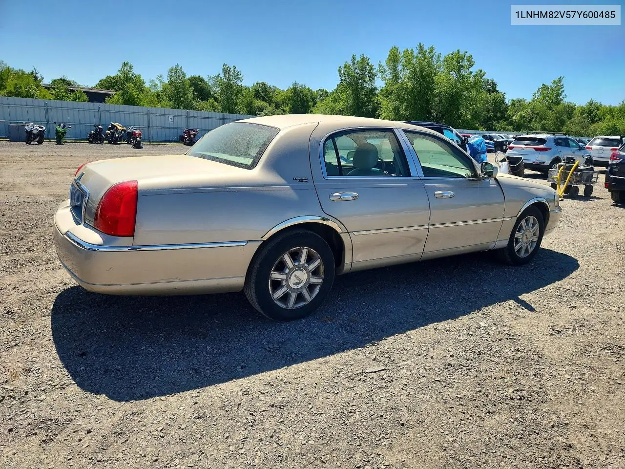 2007 Lincoln Town Car Signature Limited VIN: 1LNHM82V57Y600485 Lot: 55767526