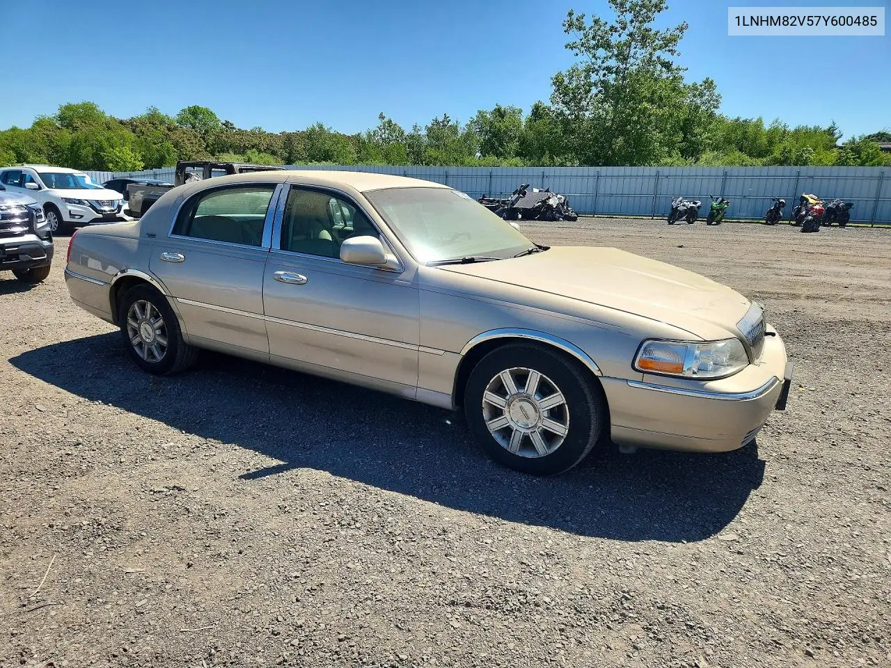 2007 Lincoln Town Car Signature Limited VIN: 1LNHM82V57Y600485 Lot: 55767526