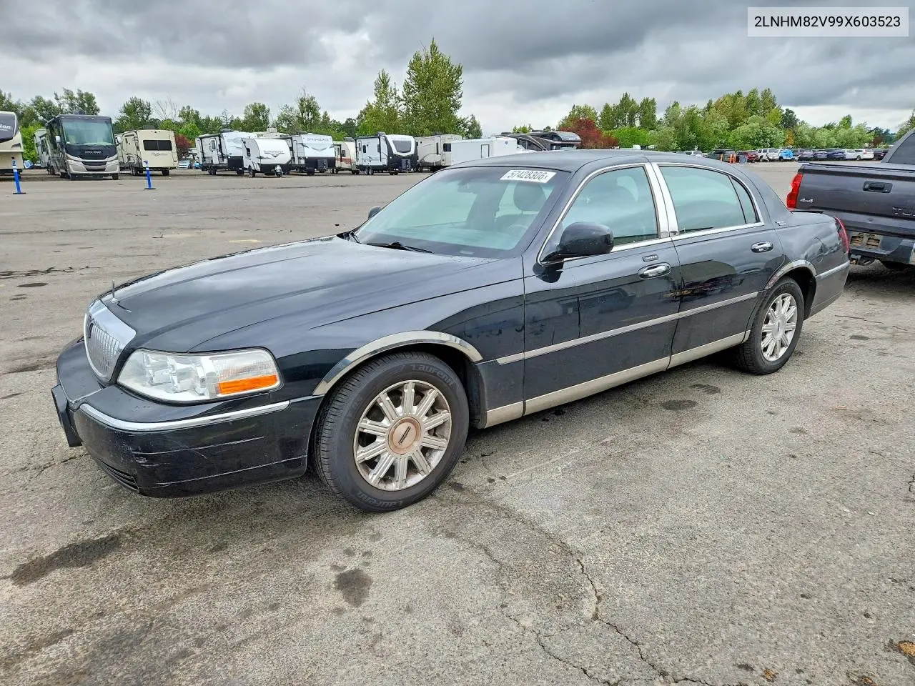 2009 Lincoln Town Car Signature Limited VIN: 2LNHM82V99X603523 Lot: 57428306