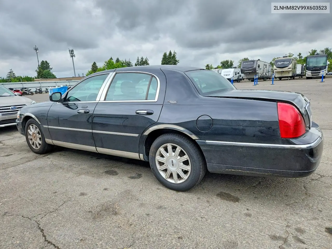 2009 Lincoln Town Car Signature Limited VIN: 2LNHM82V99X603523 Lot: 57428306