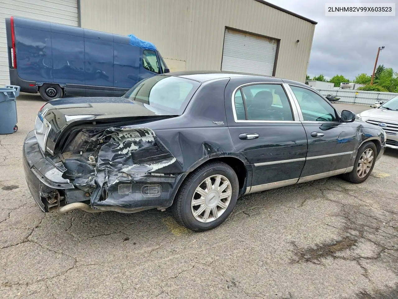 2009 Lincoln Town Car Signature Limited VIN: 2LNHM82V99X603523 Lot: 57428306
