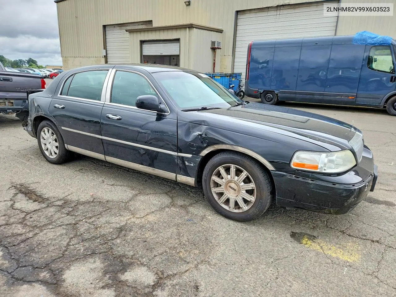 2009 Lincoln Town Car Signature Limited VIN: 2LNHM82V99X603523 Lot: 57428306