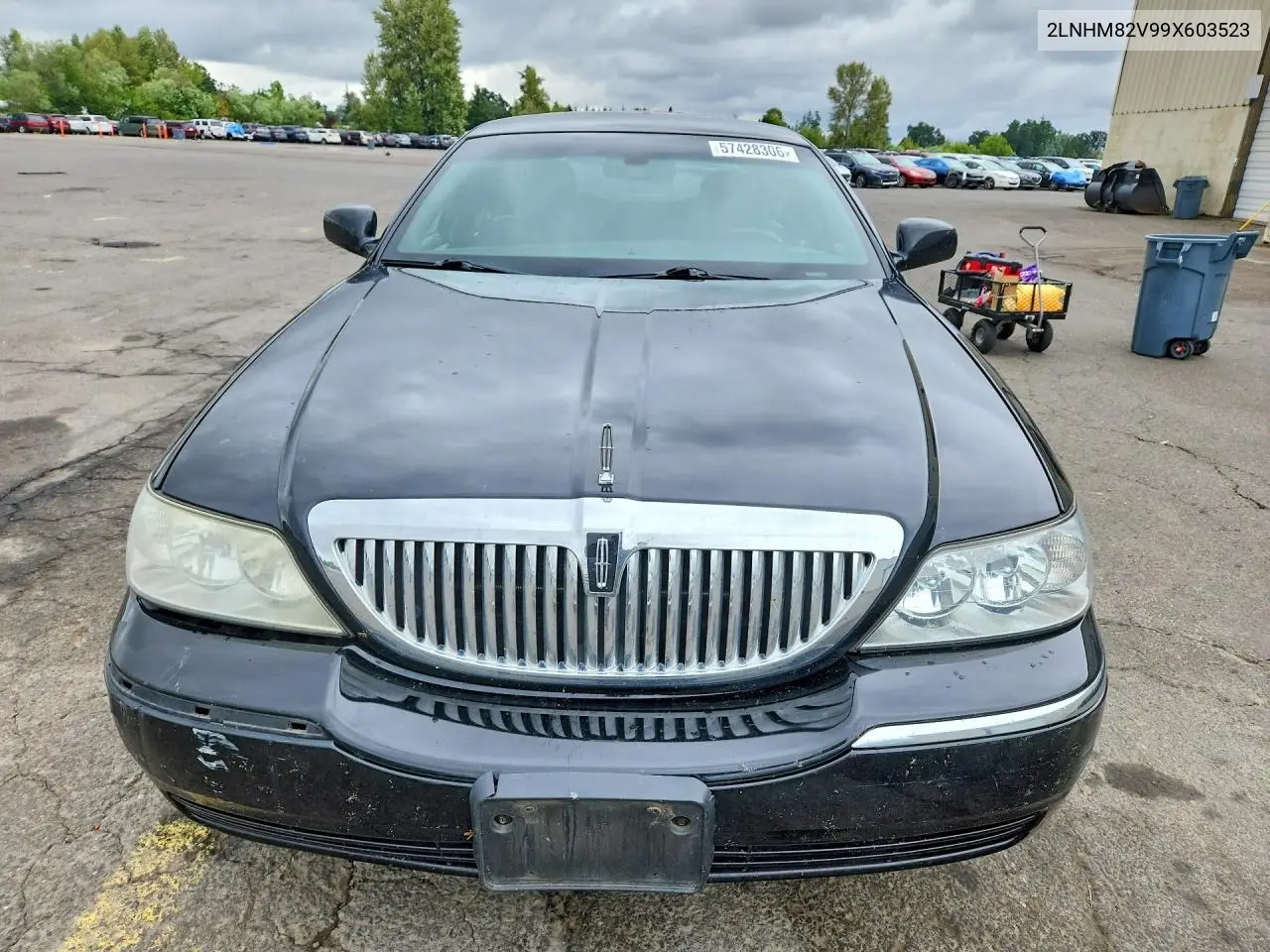 2009 Lincoln Town Car Signature Limited VIN: 2LNHM82V99X603523 Lot: 57428306
