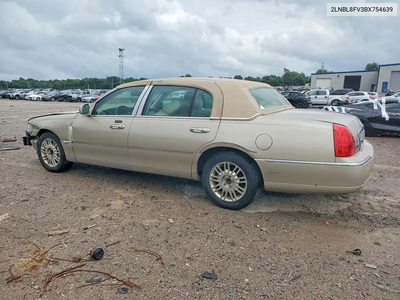 2011 Lincoln Town Car Signature Long Wheelbase VIN: 2LNBL8FV3BX754639 Lot: 54136196