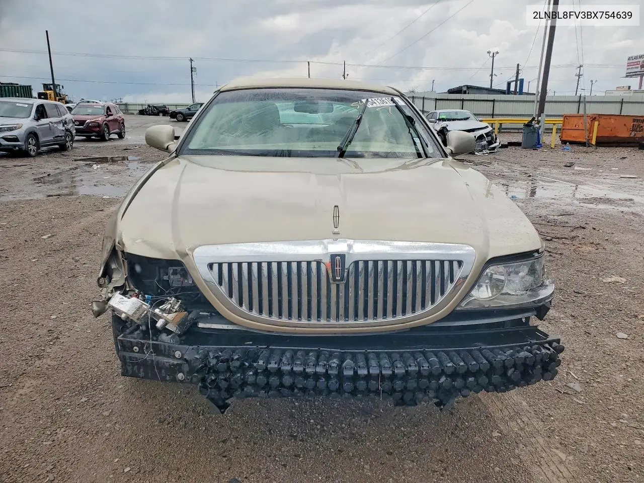 2011 Lincoln Town Car Signature Long Wheelbase VIN: 2LNBL8FV3BX754639 Lot: 54136196
