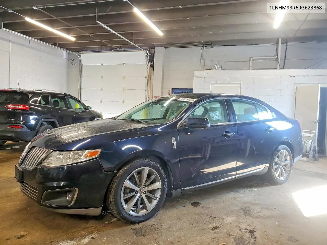 2009 Lincoln Townhouse Mks VIN: 1LNHM93R59G623863 Lot: 45819106