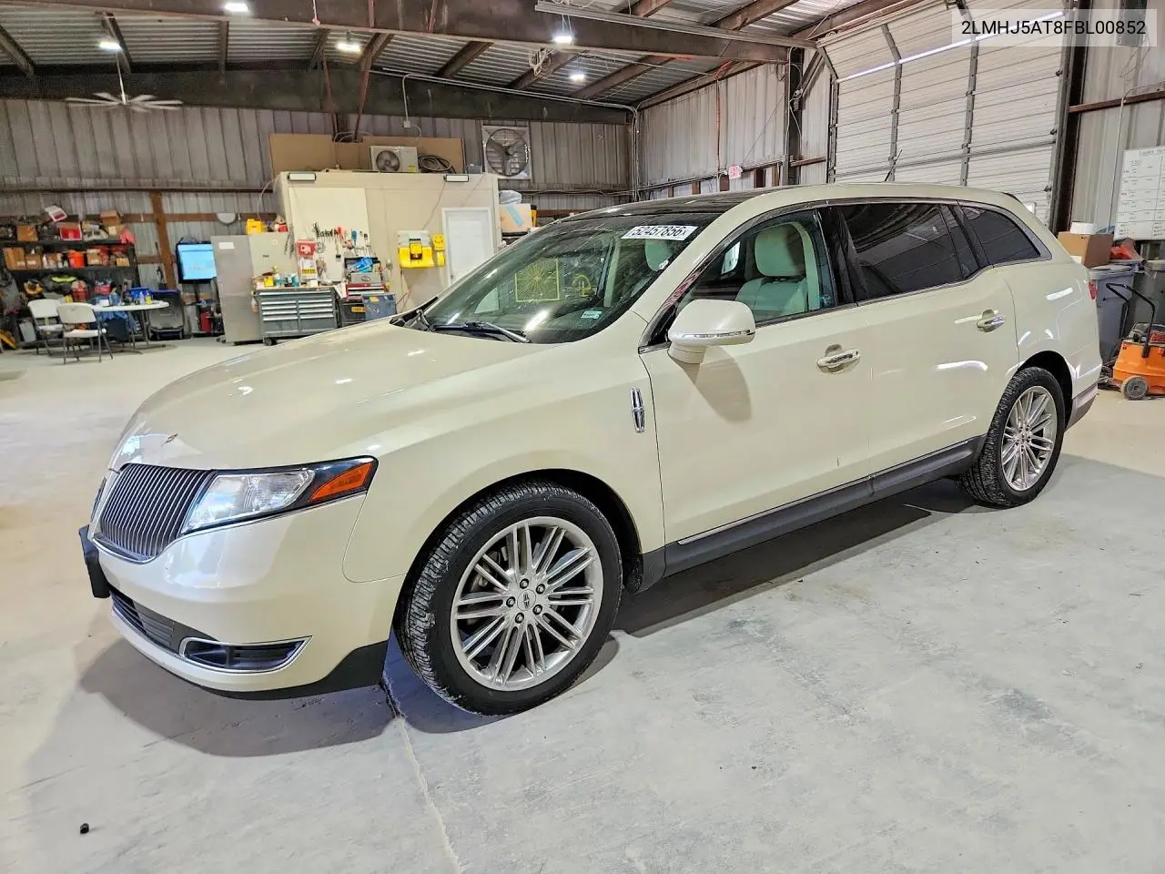 2015 Lincoln Mkt VIN: 2LMHJ5AT8FBL00852 Lot: 52457856
