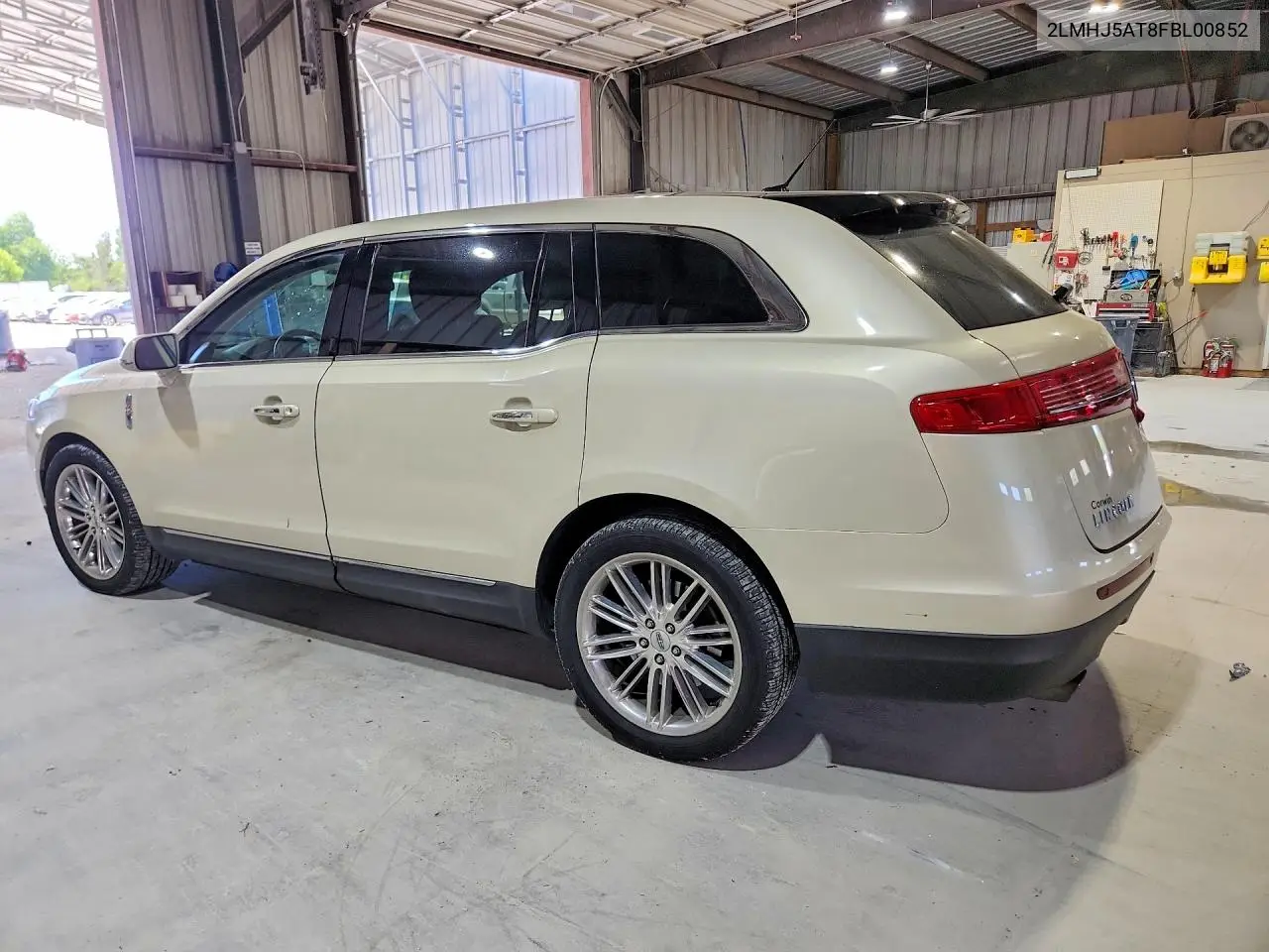 2015 Lincoln Mkt VIN: 2LMHJ5AT8FBL00852 Lot: 52457856