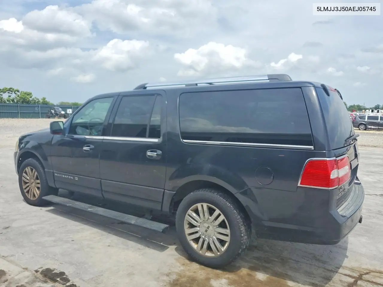 2010 Lincoln Navigator L VIN: 5LMJJ3J50AEJ05745 Lot: 56589516