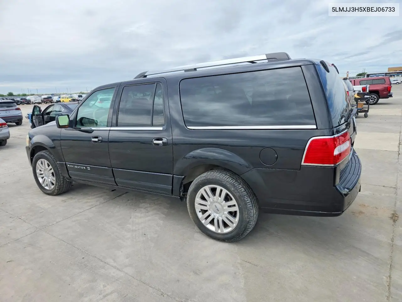 2011 Lincoln Navigator L VIN: 5LMJJ3H5XBEJ06733 Lot: 52319586