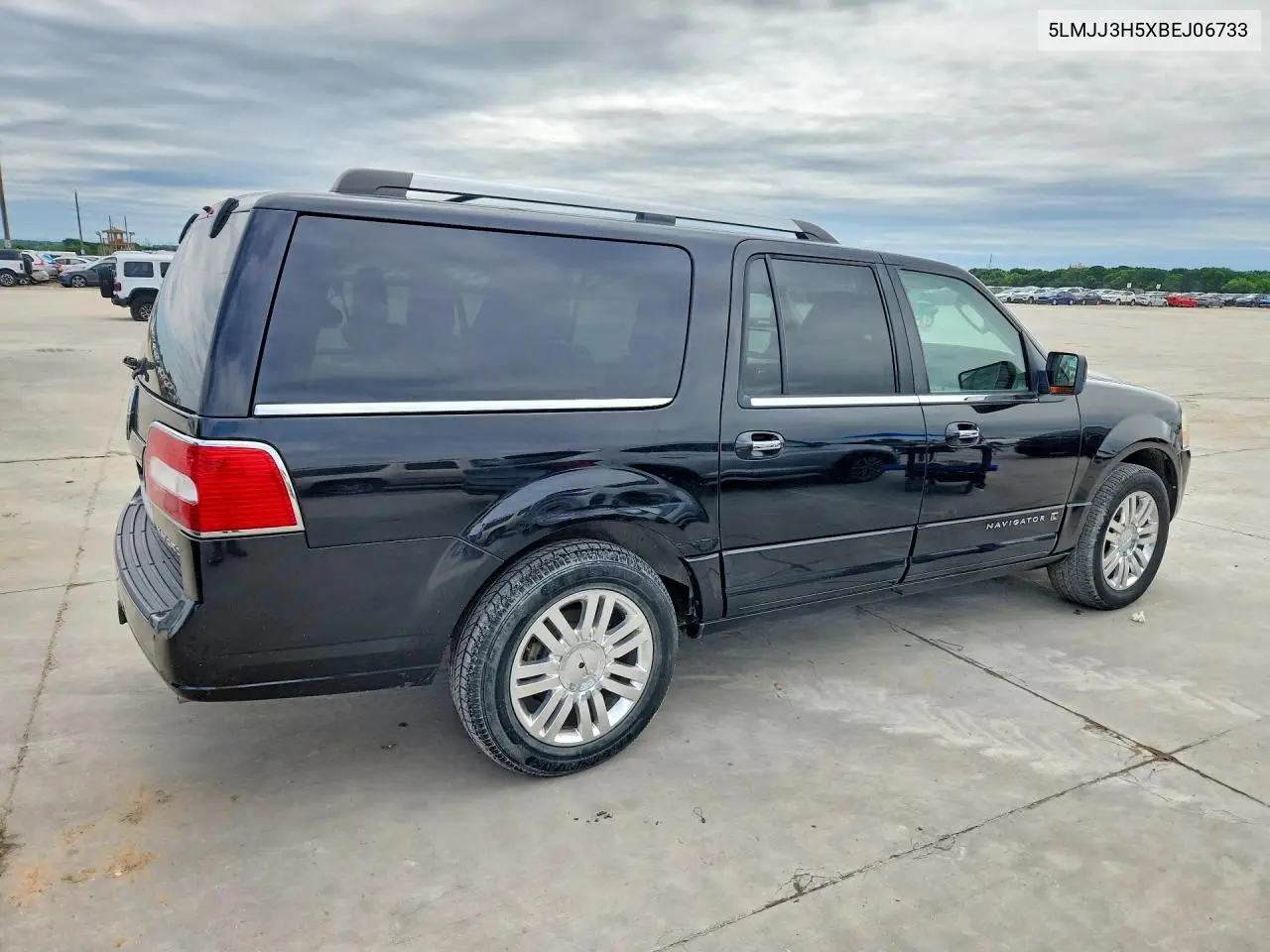 2011 Lincoln Navigator L VIN: 5LMJJ3H5XBEJ06733 Lot: 52319586