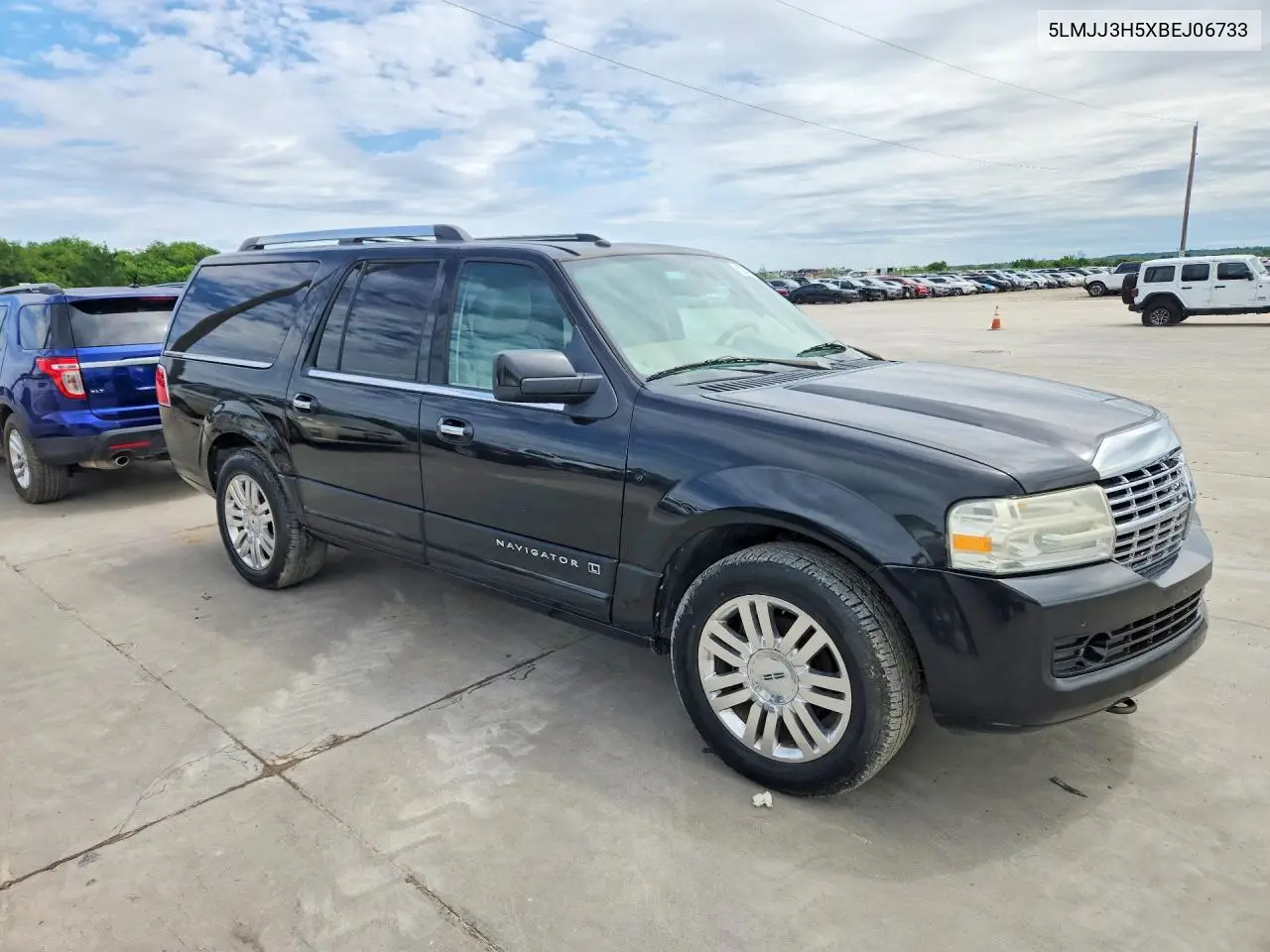 2011 Lincoln Navigator L VIN: 5LMJJ3H5XBEJ06733 Lot: 52319586