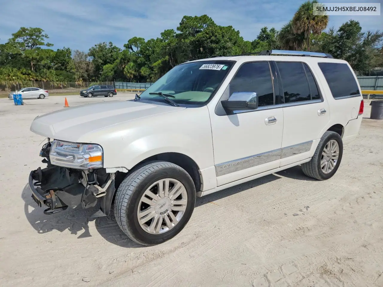 2011 Lincoln Navigator VIN: 5LMJJ2H5XBEJ08492 Lot: 56823976