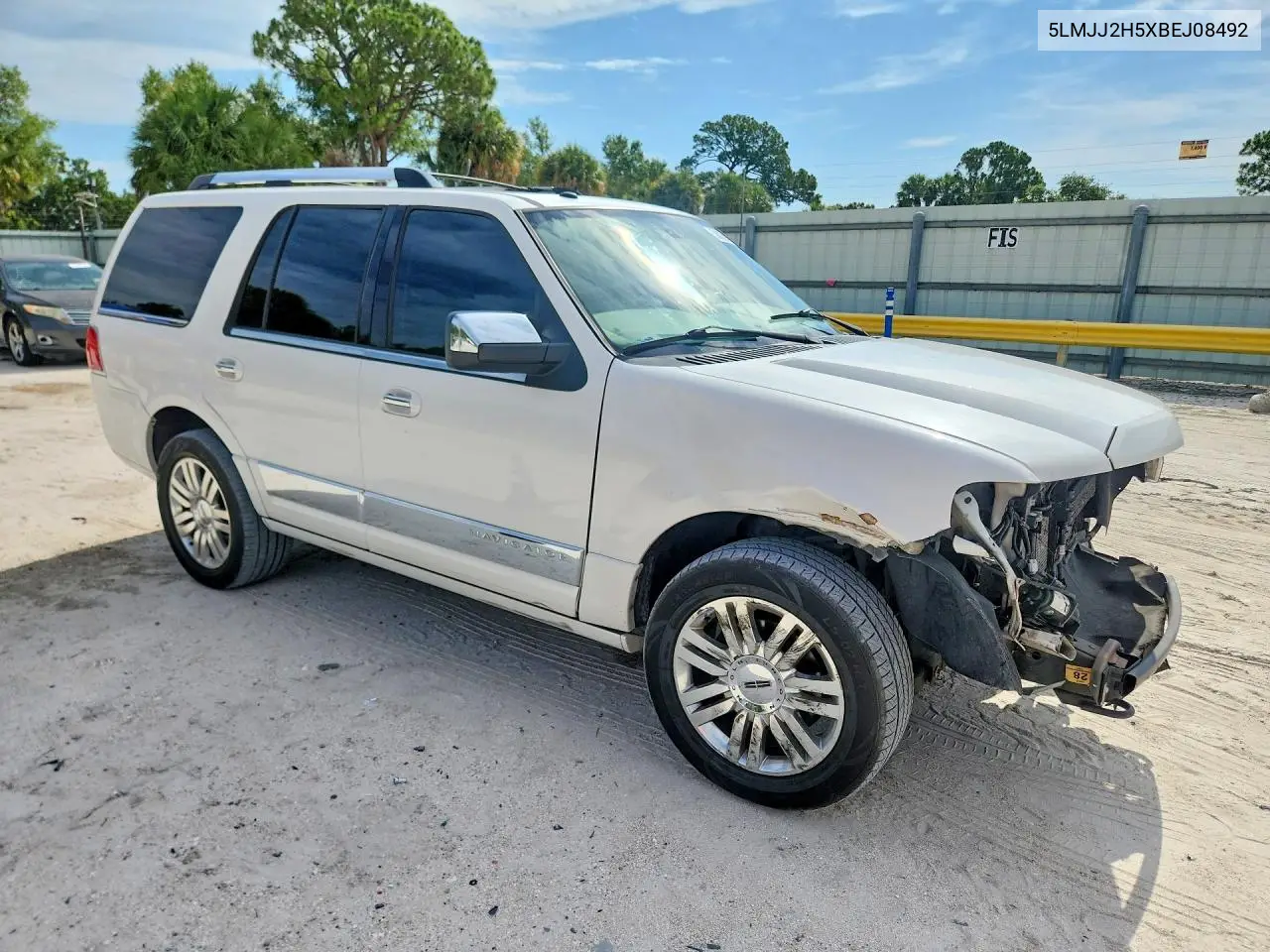 2011 Lincoln Navigator VIN: 5LMJJ2H5XBEJ08492 Lot: 56823976