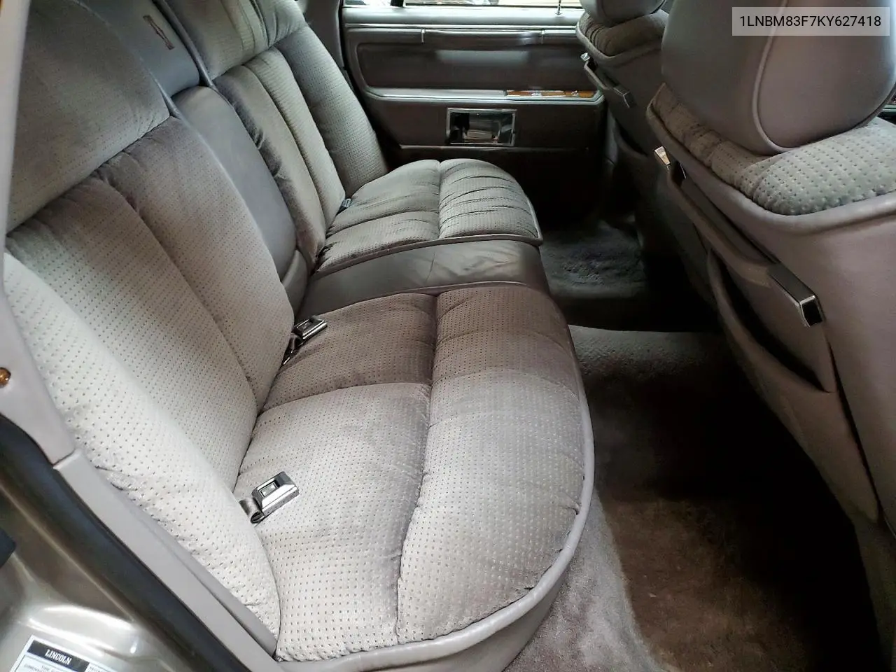 1989 Lincoln Town Car Executive L VIN: 1LNBM83F7KY627418 Lot: 58334436
