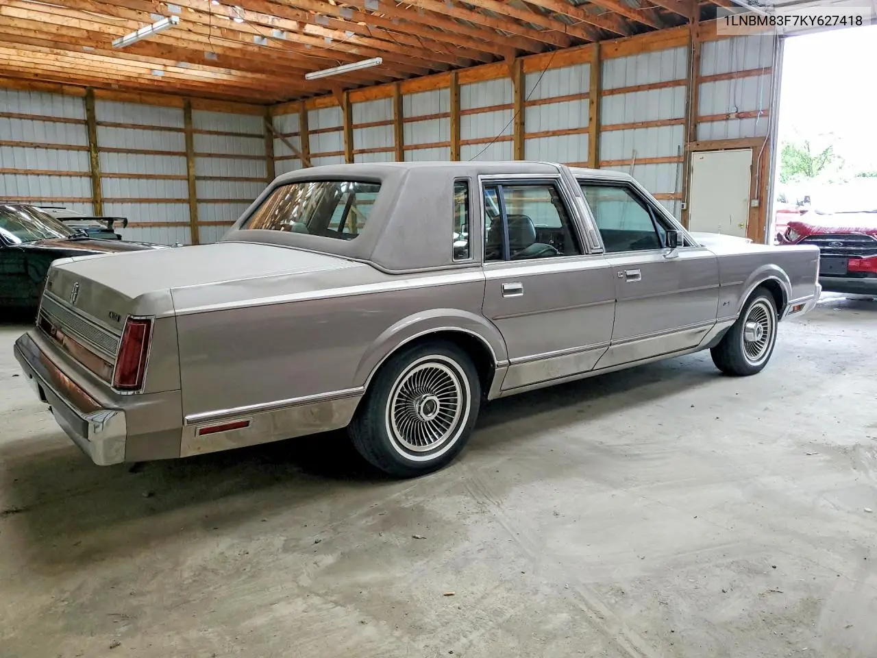 1989 Lincoln Town Car Executive L VIN: 1LNBM83F7KY627418 Lot: 58334436