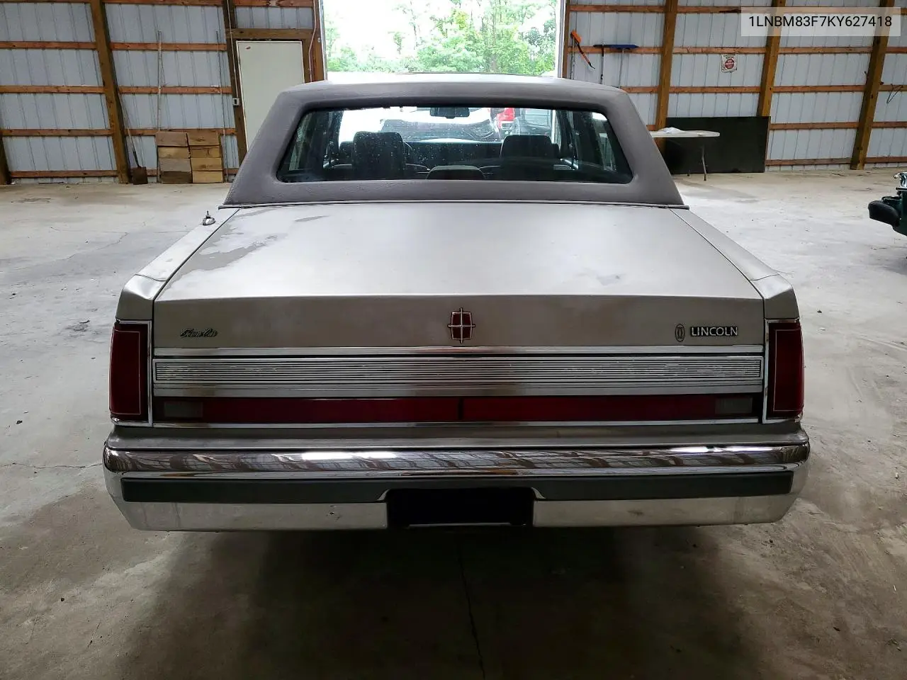 1989 Lincoln Town Car Executive L VIN: 1LNBM83F7KY627418 Lot: 58334436