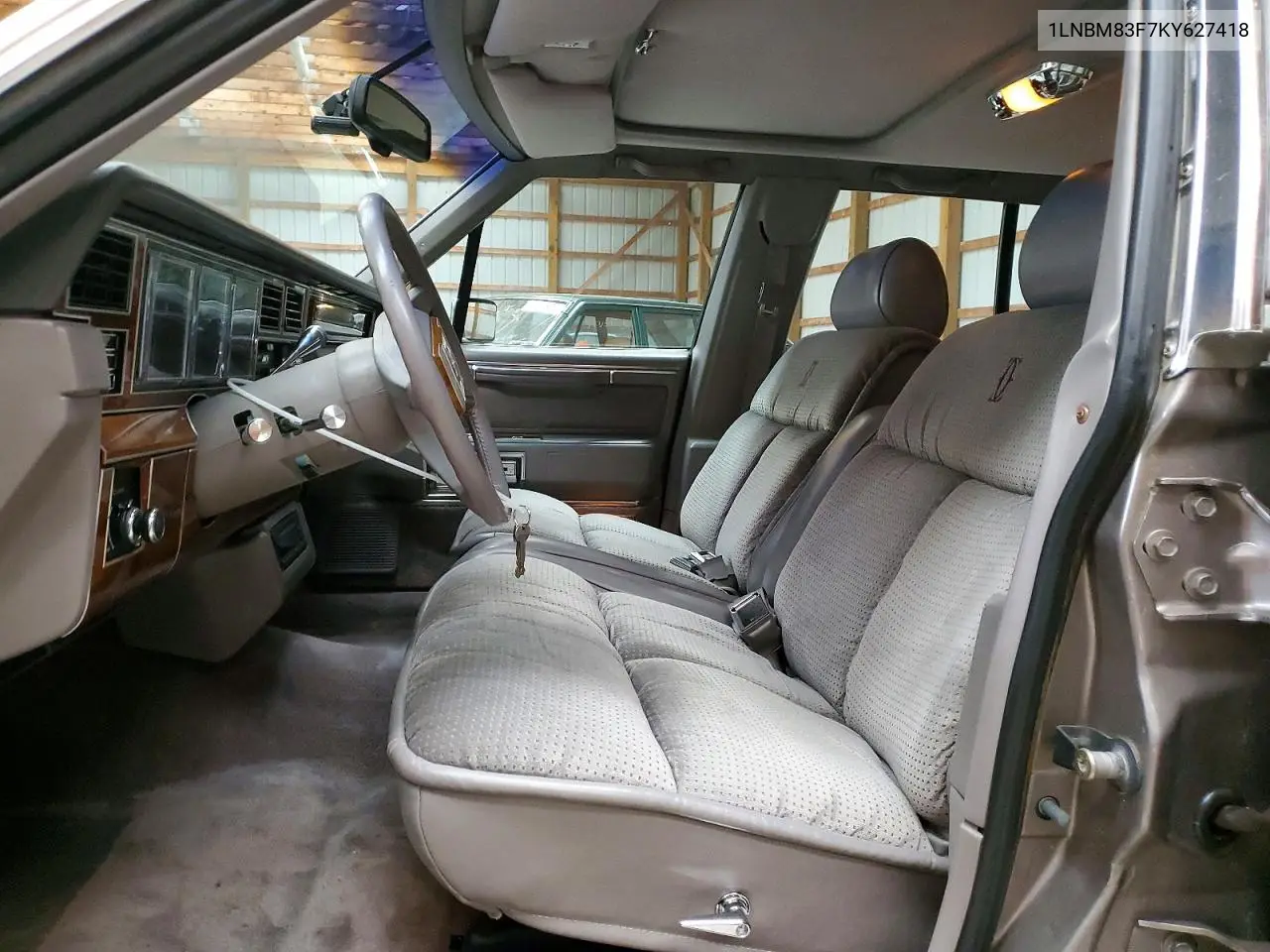1989 Lincoln Town Car Executive L VIN: 1LNBM83F7KY627418 Lot: 58334436