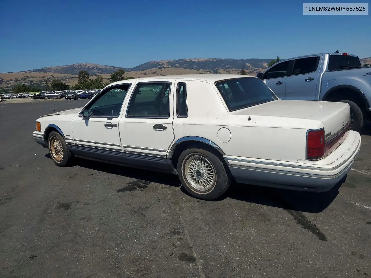 1994 Lincoln Town Car Signature VIN: 1LNLM82W6RY657526 Lot: 57636576