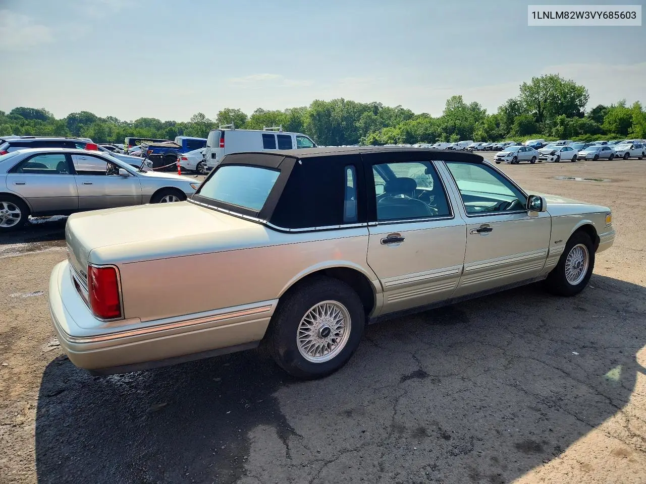 1997 Lincoln Town Car Signature VIN: 1LNLM82W3VY685603 Lot: 58911446